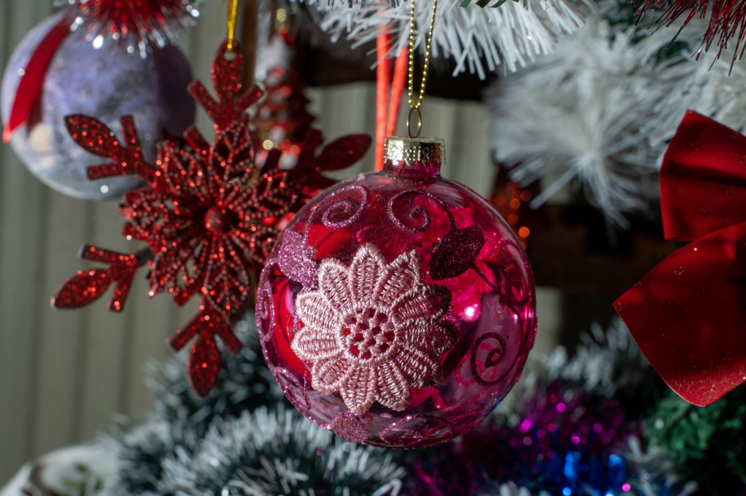 Deck the Halls with Garland: Christmas Traditions & Lore