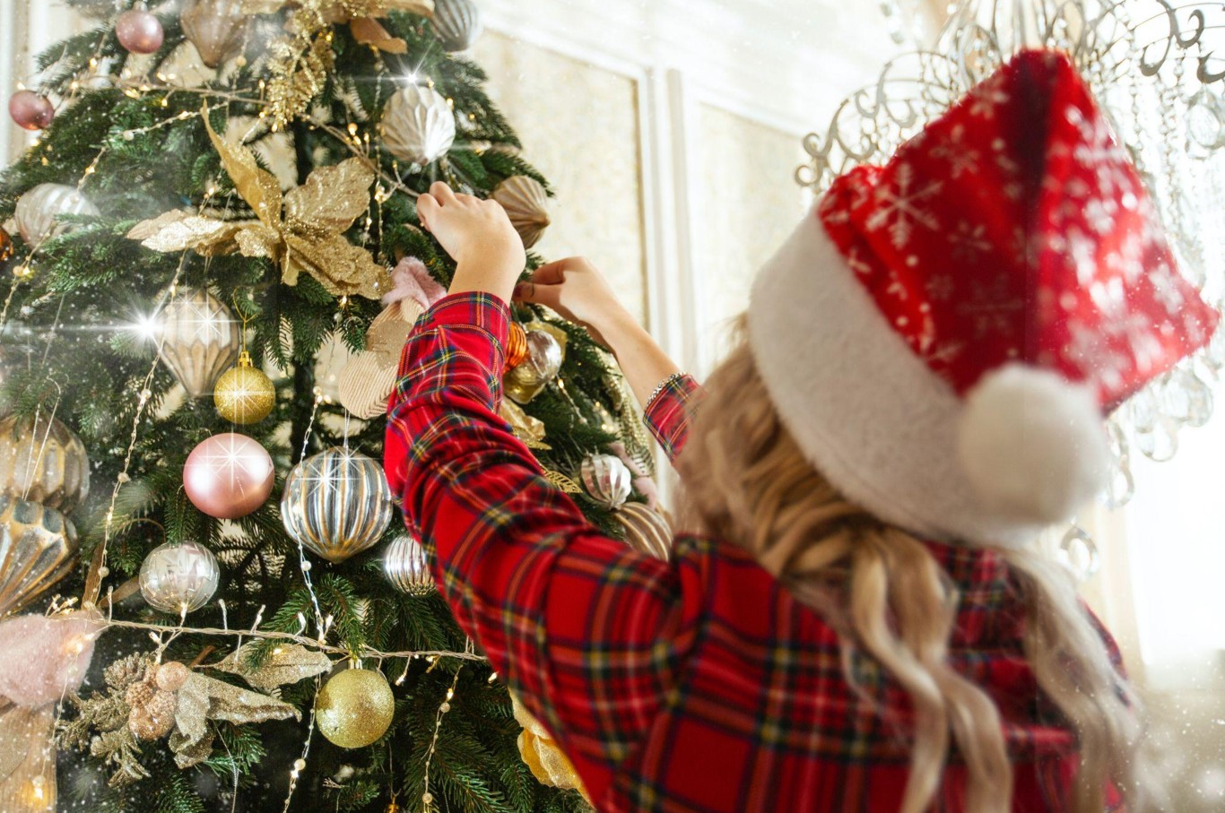 choosing-the-perfect-artificial-christmas-tree-with-lights