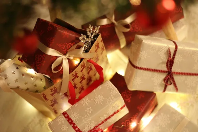 why-texture-matters-with-10-foot-artificial-christmas-trees
