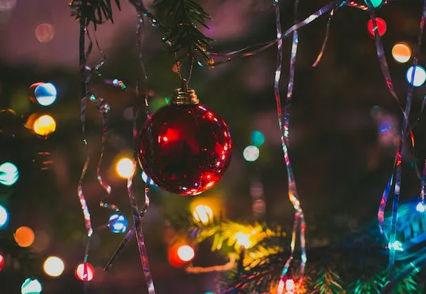 the-ultimate-guide-to-prelit-christmas-trees